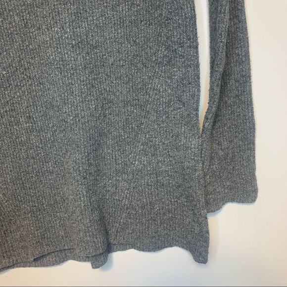 Wilfred Aritzia Henon deep V neckline grey sweater size small - Picture 10 of 12